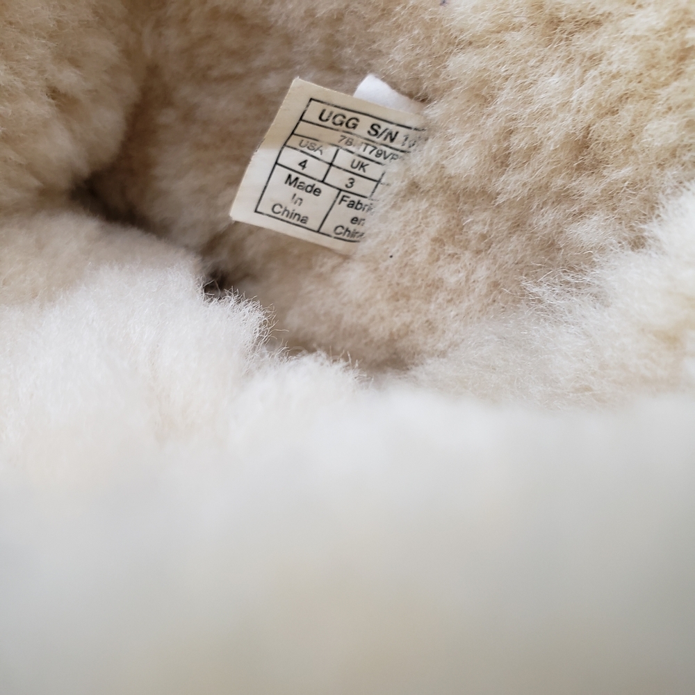 UGG...BAILEY BOW II BOOT - Picture 5 of 5